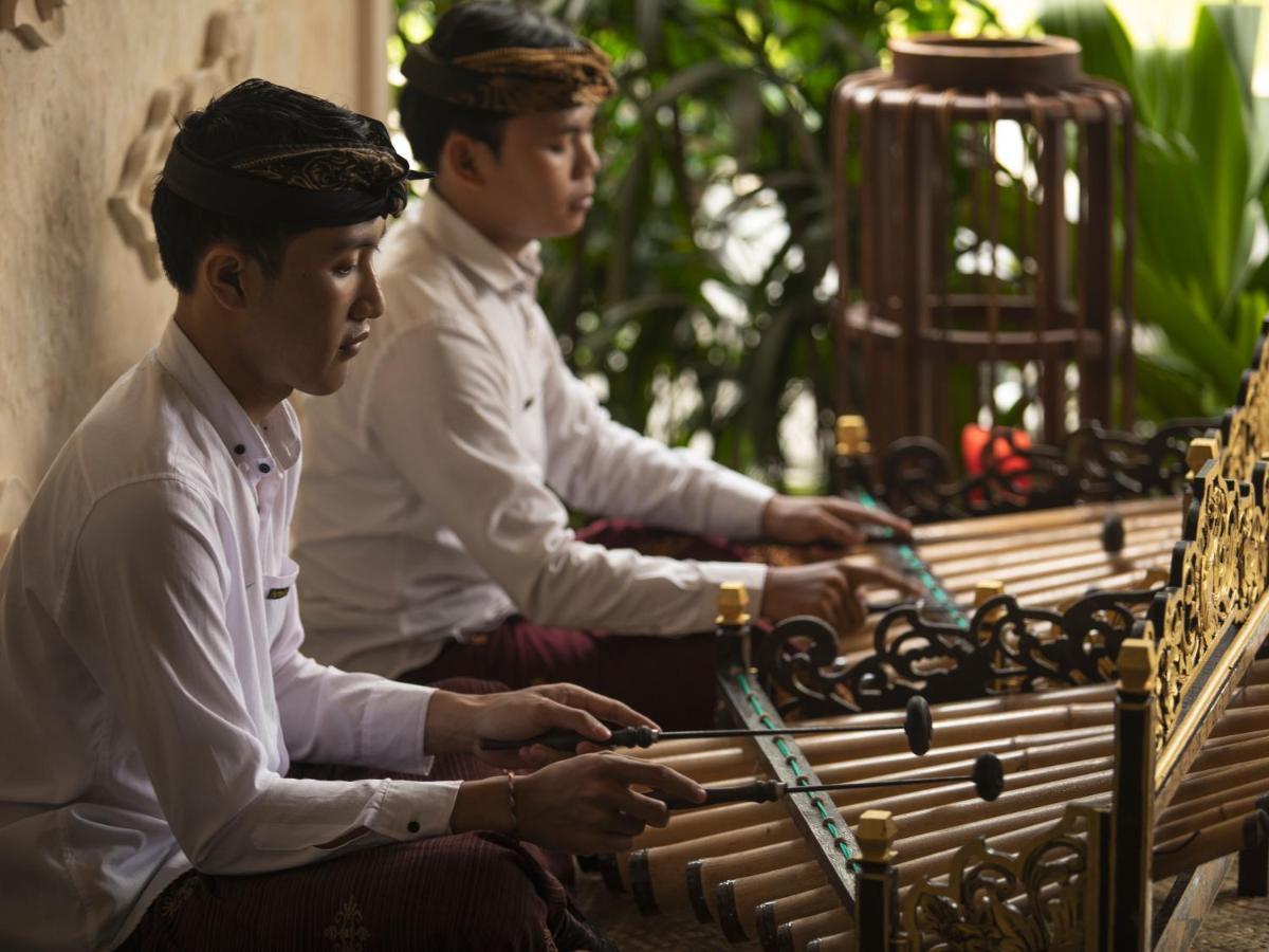 فندق Adiwana Suweta أوبود المظهر الخارجي الصورة A gamelan player