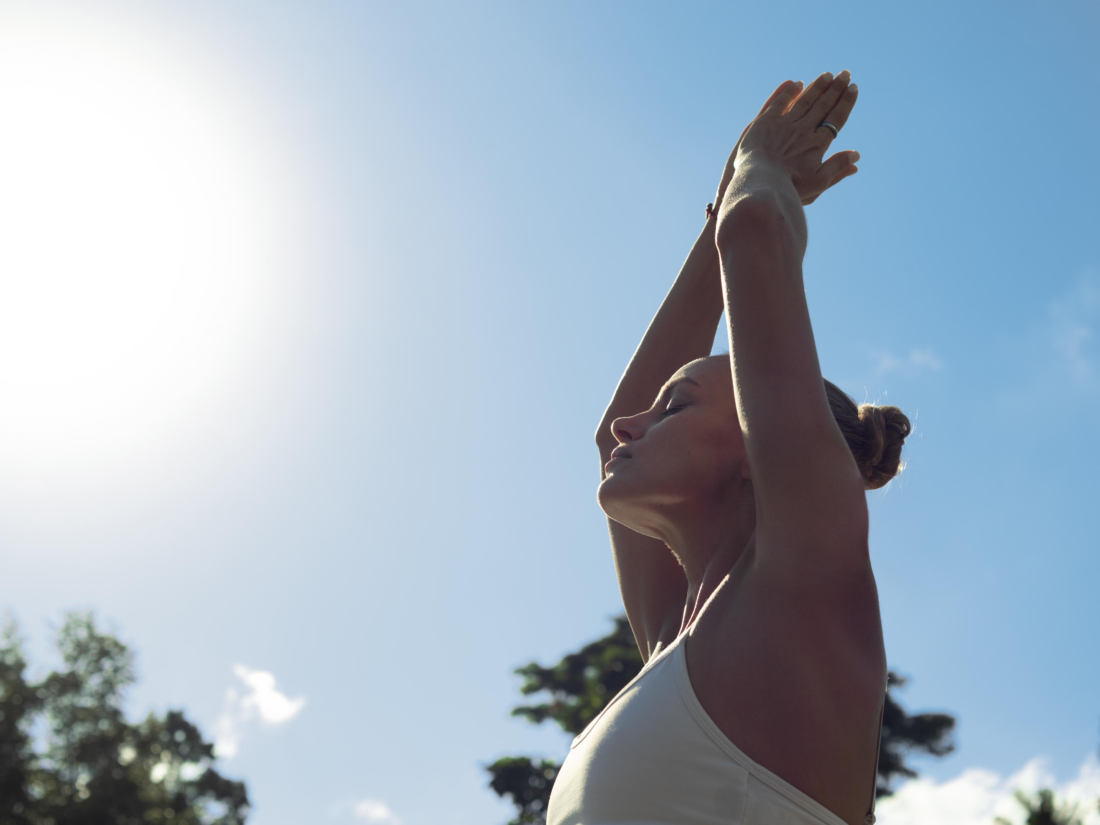 فندق Adiwana Suweta أوبود المظهر الخارجي الصورة A woman practicing yoga