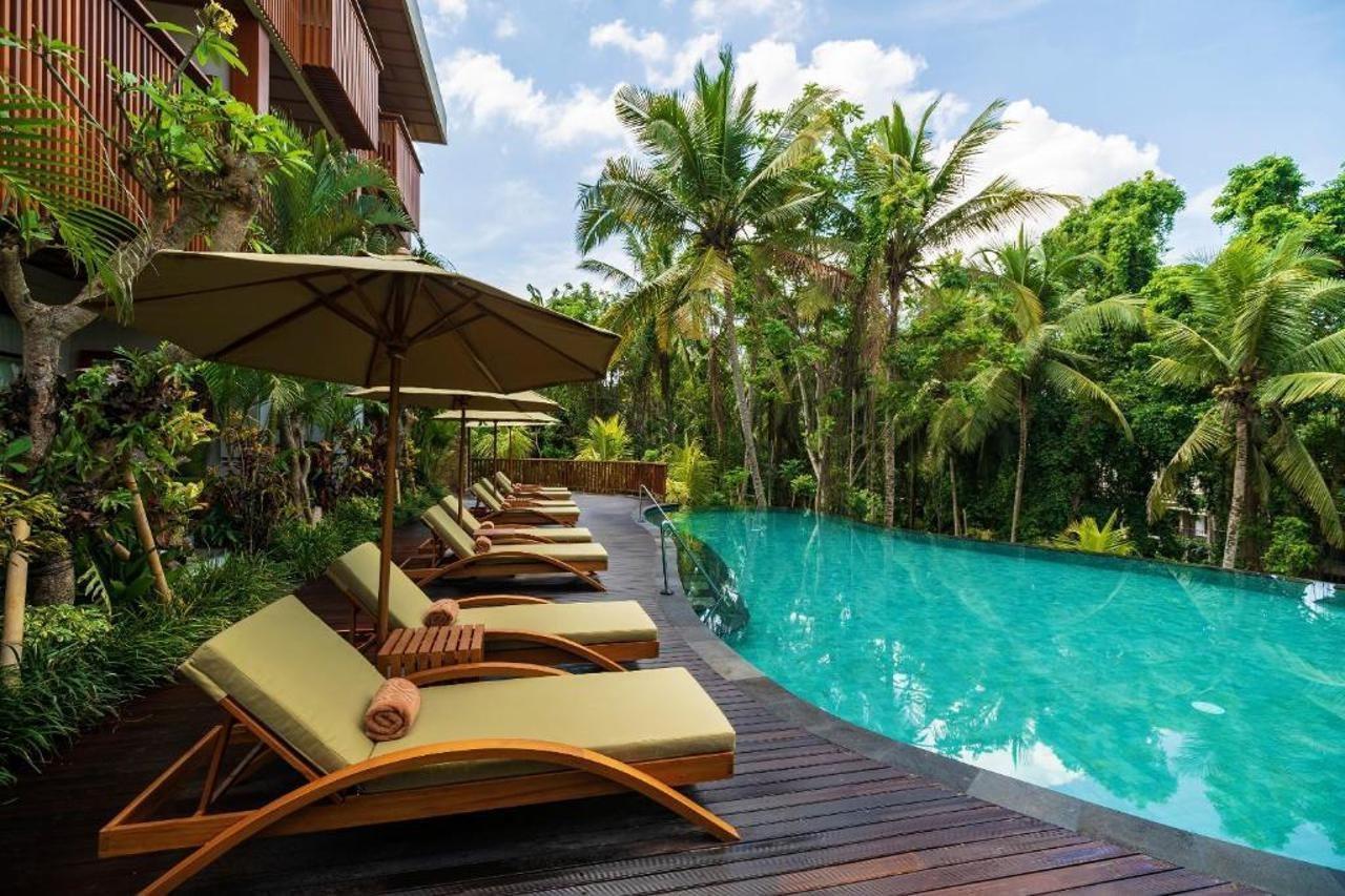 فندق Adiwana Suweta أوبود المظهر الخارجي الصورة The swimming pool at the hotel